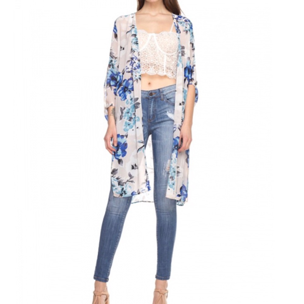 ✨x3 HP✨Floral Woven Robe Jacket